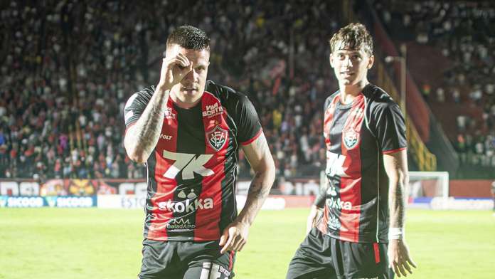 Brasileirão retorna com triunfos de Vitória e Botafogo; Remo agradece