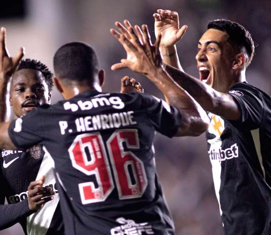 Vasco vence o Vitória e abre vantagem na Copa do Brasil