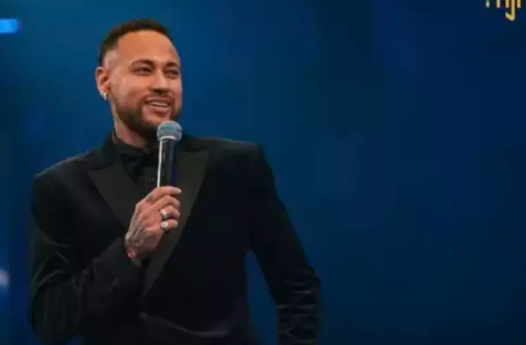 Leilão de Neymar reúne experiências com o craque, itens de Pelé e viagens