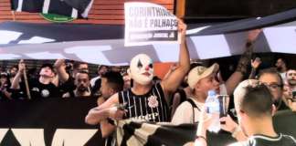 Torcida do Corinthians vai ao MP e pede intervenção judicial