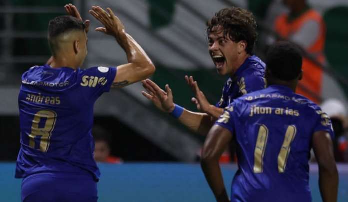 Palmeiras goleia Santos de 3 a 0 e abre vantagem no jogo de ida Copa do Brasil