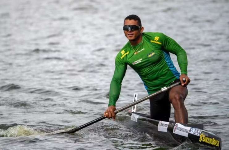 Isaquias Queiroz é campeão mundial no C1 500m na Polônia
