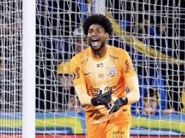 Hugo Souza sofre racismo em jogo do Corinthians na Libertadores