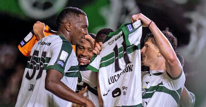 Ex-Paysandu, Jacy cai em túnel ao comemorar gol anulado do Coritiba