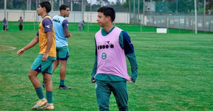Kukri não retorna ao Coritiba e preocupa o Águia de Marabá