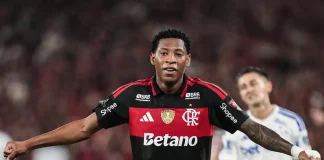 Plata deixa o Flamengo e acerta transferência para o Dínamo Moscou