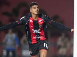 Vitória goleia Athletico-PR e avança às quartas da Copa do Brasil