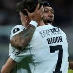 Memphis dá assistência e Corinthians elimina o Rosario na Libertadores