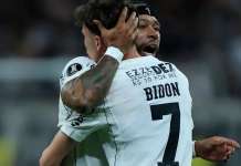 Memphis dá assistência e Corinthians elimina o Rosario na Libertadores