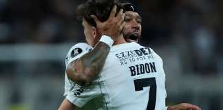 Memphis dá assistência e Corinthians elimina o Rosario na Libertadores