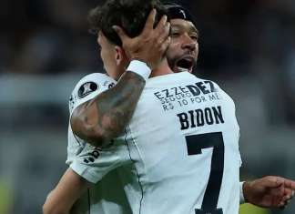 Memphis dá assistência e Corinthians elimina o Rosario na Libertadores