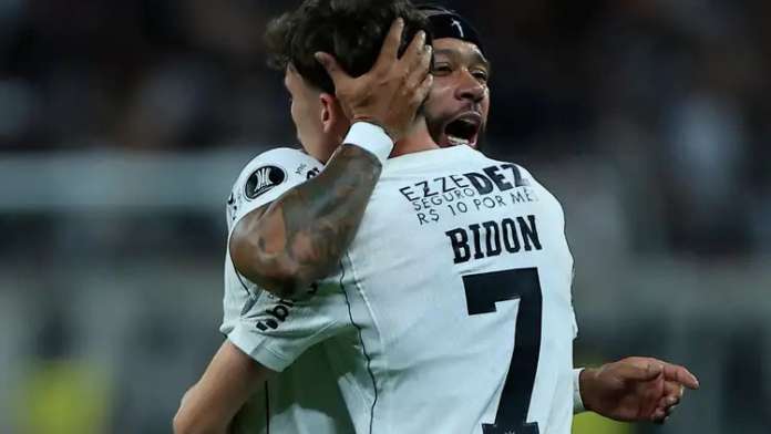 Memphis dá assistência e Corinthians elimina o Rosario na Libertadores