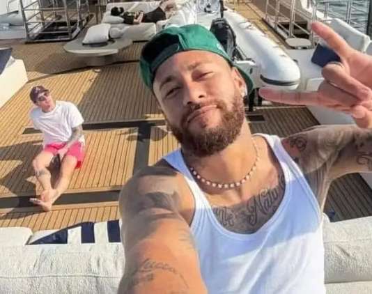 Neymar ironiza críticas do presidente do Remo e publica: “Vagabundiando”