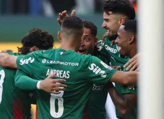 Palmeiras goleia Vasco por 4 a 1 e abre seis pontos na liderança