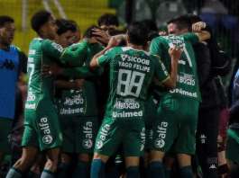 Chapecoense vence São Paulo e encerra jejum de sete meses na Série A
