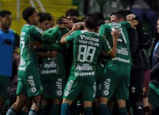 Chapecoense vence São Paulo e encerra jejum de sete meses na Série A