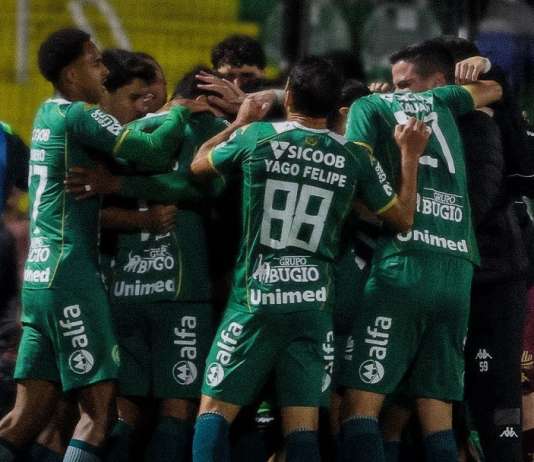 Chapecoense vence São Paulo e encerra jejum de sete meses na Série A