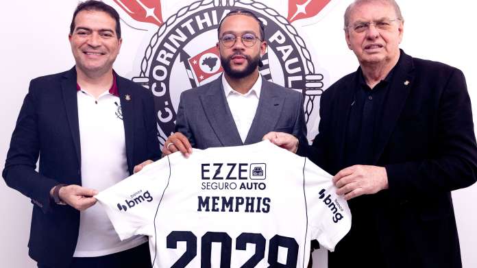 Depay renova com o Corinthians e volta aos treinos para a Libertadores