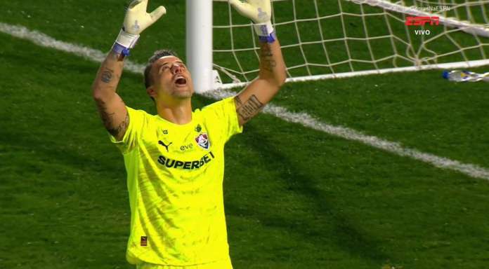 Fábio defende pênalti e Fluminense avança às quartas da Libertadores