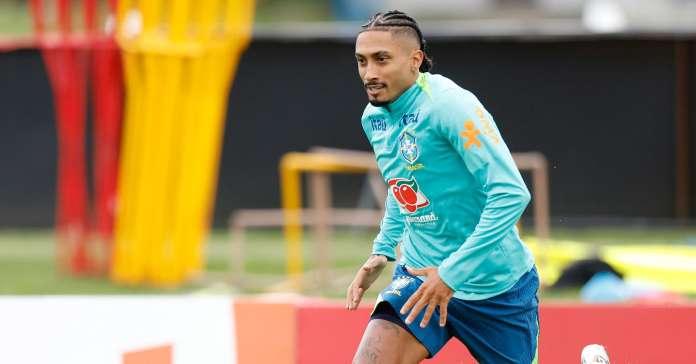 Raphinha é cortado da Seleção após lesão na coxa direita