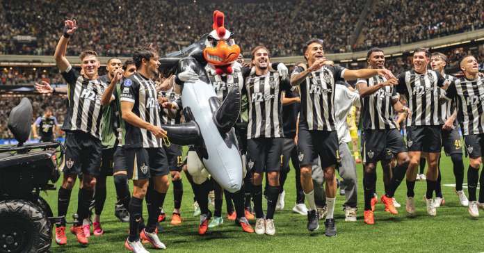 Após jogão, Atlético bate o Santos e vai à semi da Sul-Americana