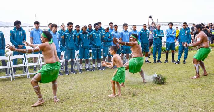 Seleção brasileira chega a Townsville e participa de ritual aborígene