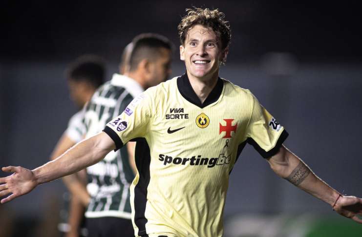 Vasco dá show, goleia o Coritiba e ganha fôlego no Brasileirão