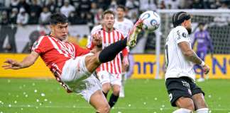 Depay perde pênalti no fim e Corinthians cai da Libertadores