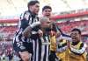 Santos vence o Inter (RS) em jogo de cinco gols fora de casa