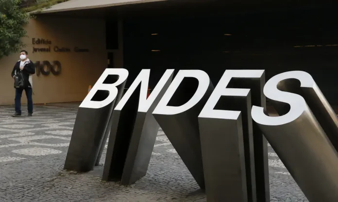 BNDES nega crédito para clubes após fim das bets; entenda