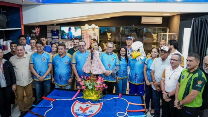 Águia de Marabá lança camisa especial em homenagem ao Círio