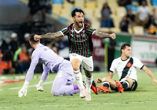 Fluminense vence Vasco com gol de Lucho Acosta e segue no G-4