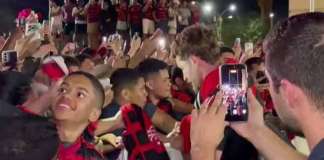 Flamengo chega a Belém com festa de torcedores antes de encarar o Remo