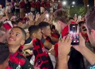 Flamengo chega a Belém com festa de torcedores antes de encarar o Remo