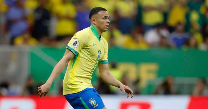 Wesley é cortado por lesão e Vanderson é chamado por Ancelotti