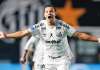 Santos vence o Atlético, abre vantagem e fica perto da semifinal