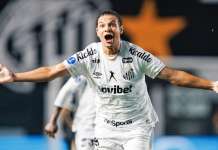 Santos vence o Atlético, abre vantagem e fica perto da semifinal