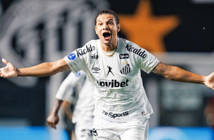 Santos vence o Atlético, abre vantagem e fica perto da semifinal