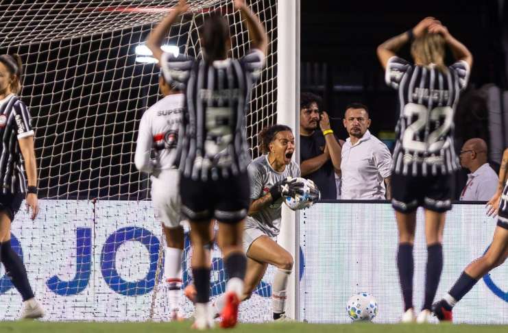 Após defesa de pênalti, goleira do São Paulo diz: “Bolsonaro nunca mais”
