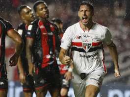 São Paulo vence o Vitória com dois gols de Calleri e retorno de Lucas