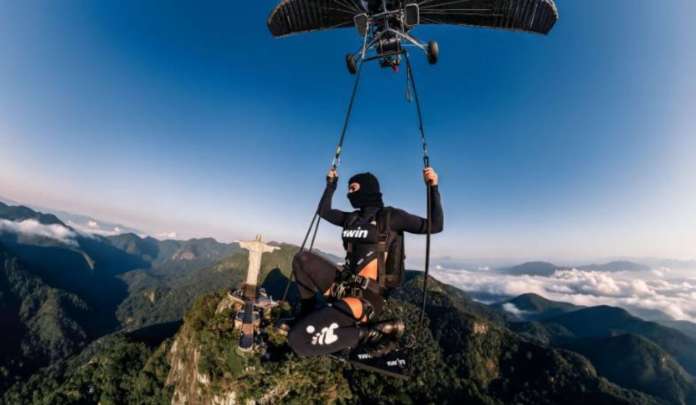 Gabrielli Diniz sobrevoa o Cristo Redentor em projeto da 1win Extreme