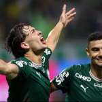 Palmeiras goleia Corinthians e segue vivo na disputa pelo Brasileirão