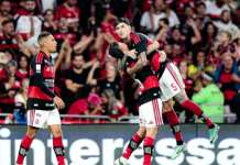 Flamengo vence Fluminense e mantém liderança do Brasileirão