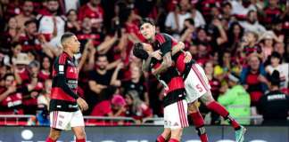 Flamengo vence Fluminense e mantém liderança do Brasileirão