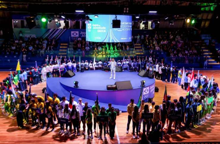 Atletas do paraenses participam da abertura dos Jogos da Juventude