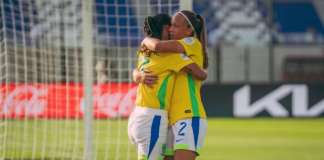 Brasil leva susto, mas goleia Canadá em estreia na Copa Feminina sub-17