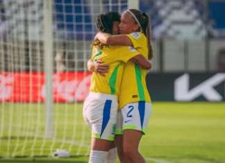 Brasil leva susto, mas goleia Canadá em estreia na Copa Feminina sub-17