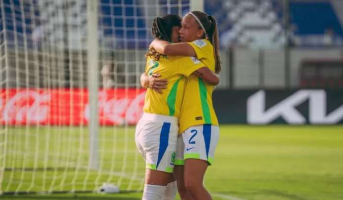 Brasil leva susto, mas goleia Canadá em estreia na Copa Feminina sub-17