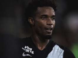 Thiago Mendes, do Vasco, sofre ataques racistas após provocação
