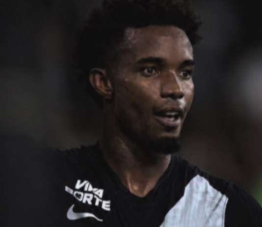 Thiago Mendes, do Vasco, sofre ataques racistas após provocação